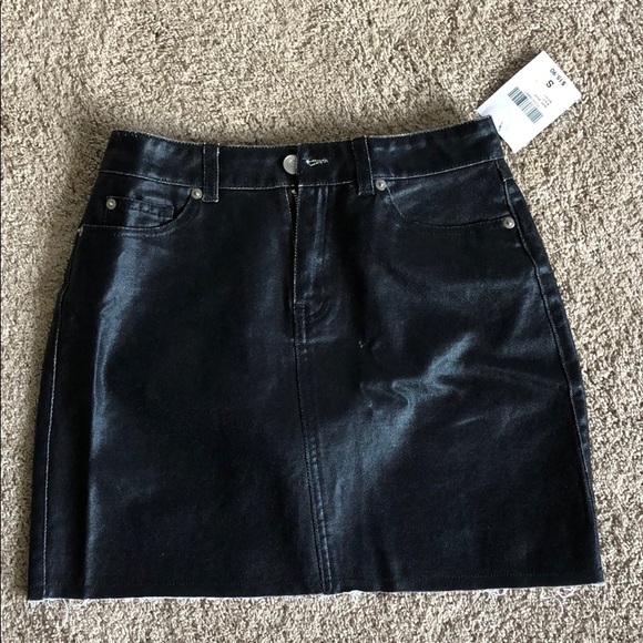 Black skirt - Picture 1 of 2